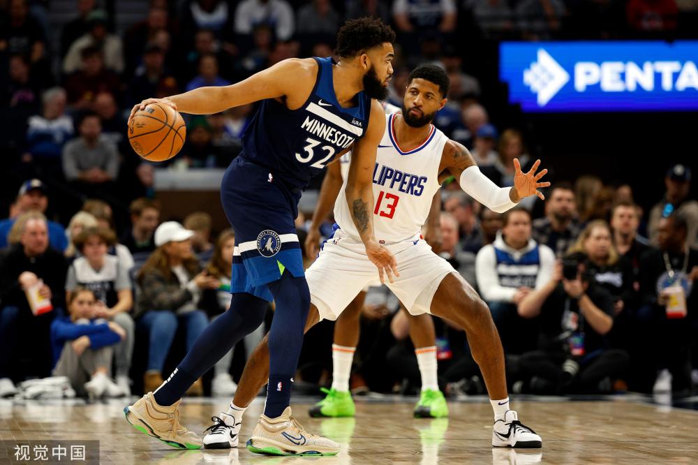 展现出其 展现出其