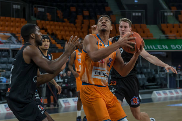 球队必须在 球队必须在